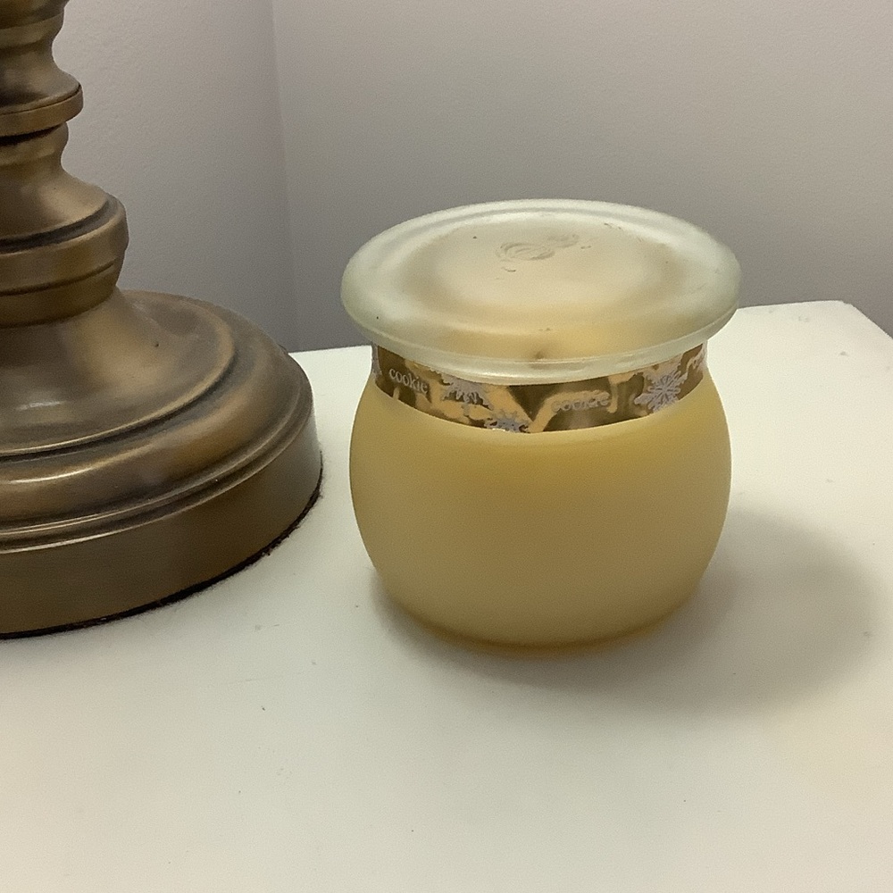 Yankee Candle Most Wonderful Cookie Scented Candle, Single Wick with Glass Lid